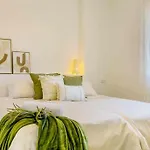 Pink Paraiso Апартаменты Торевьиа